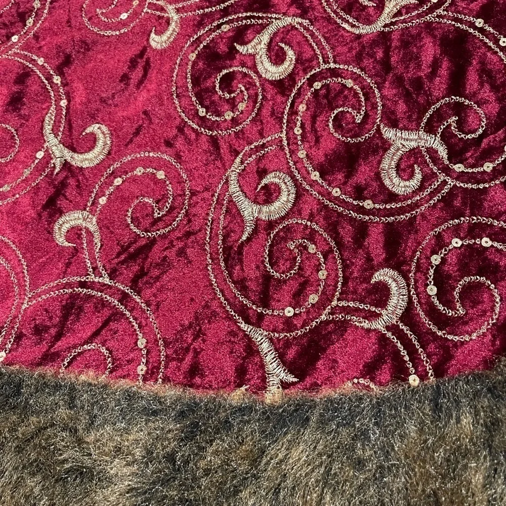 Valery Madelyn Christmas Tree Skirt 48 inch With Gold Scrolling Sequins Fur